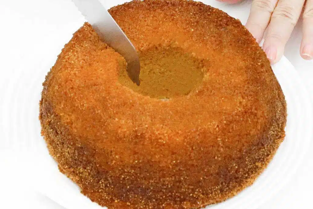 Bolo de milho de latinha com poucos ingredientes para você servir no lanche da tarde