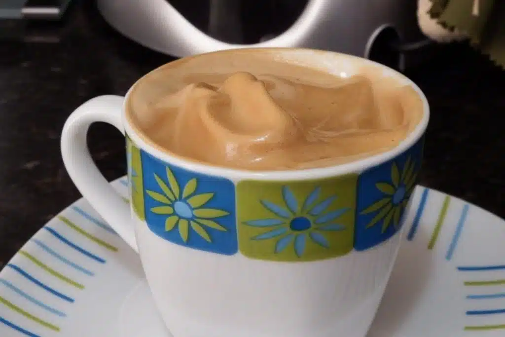 Café cremoso de cafeteria para você fazer em casa para o café da manhã