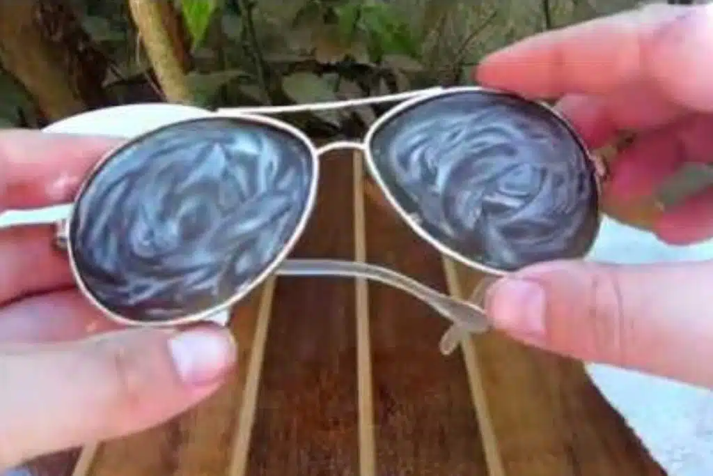 Como tirar arranhões de óculos de um jeito incrível e prático