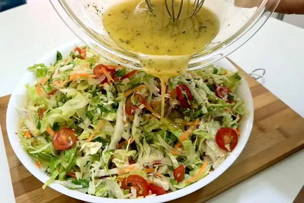 Molho de salada bem saboroso e versátil cabe em qualquer salada que você preparar