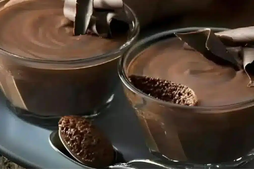Mousse de chocolate que desmancha na boca não precisa nem mastigar