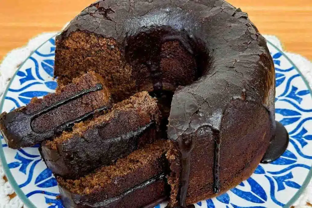 O segredo do bolo de chocolate perfeito fofinho e com casquinha por cima