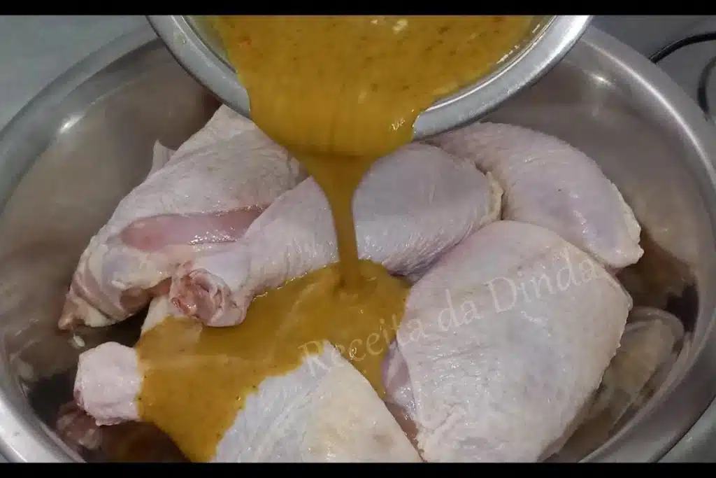 Receita simples e maravilhosa para preparar e temperar um frango que fica delicioso