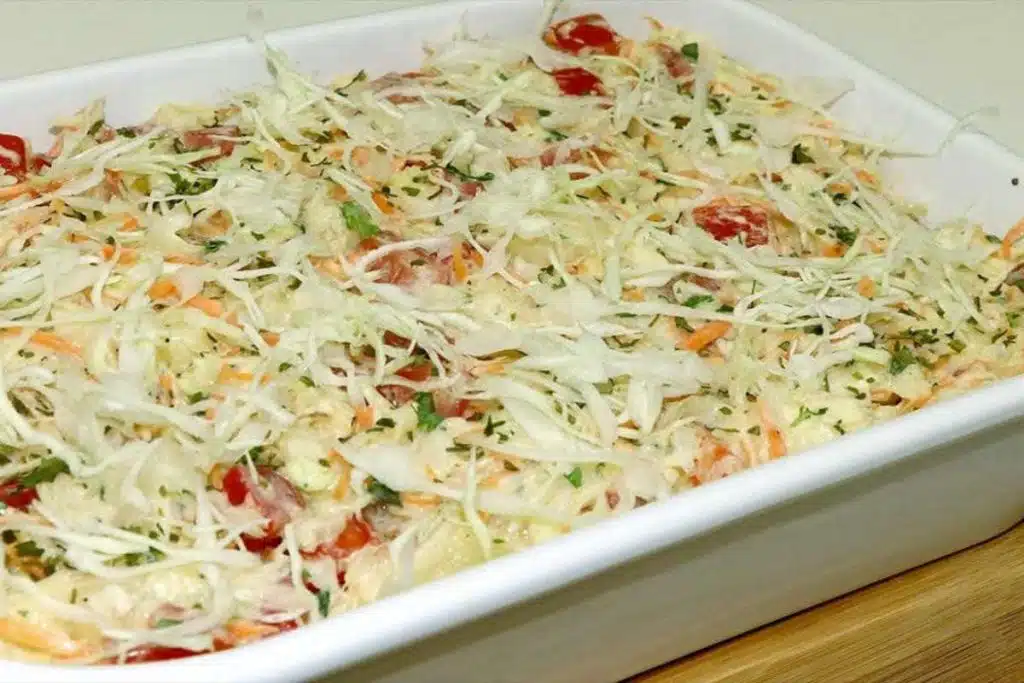 Salada de repolho bem temperadinha para acompanhar seu almoço ou jantar