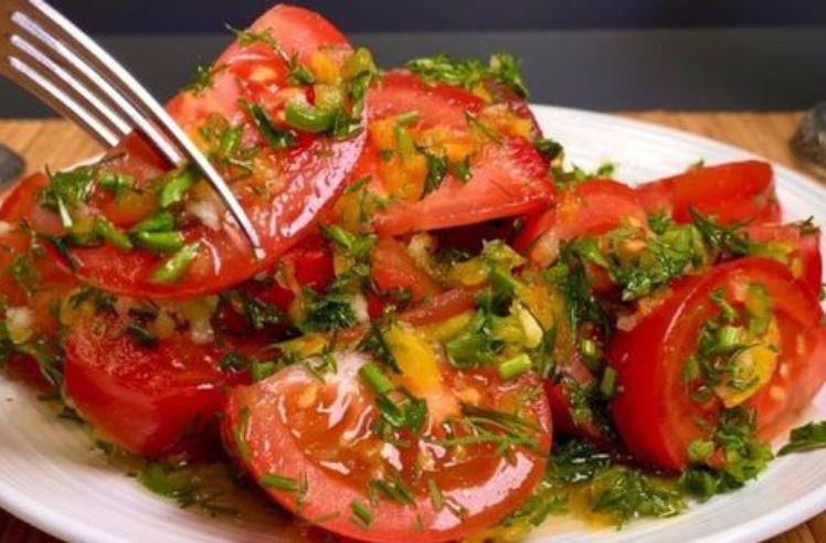 salada de tomate com endro